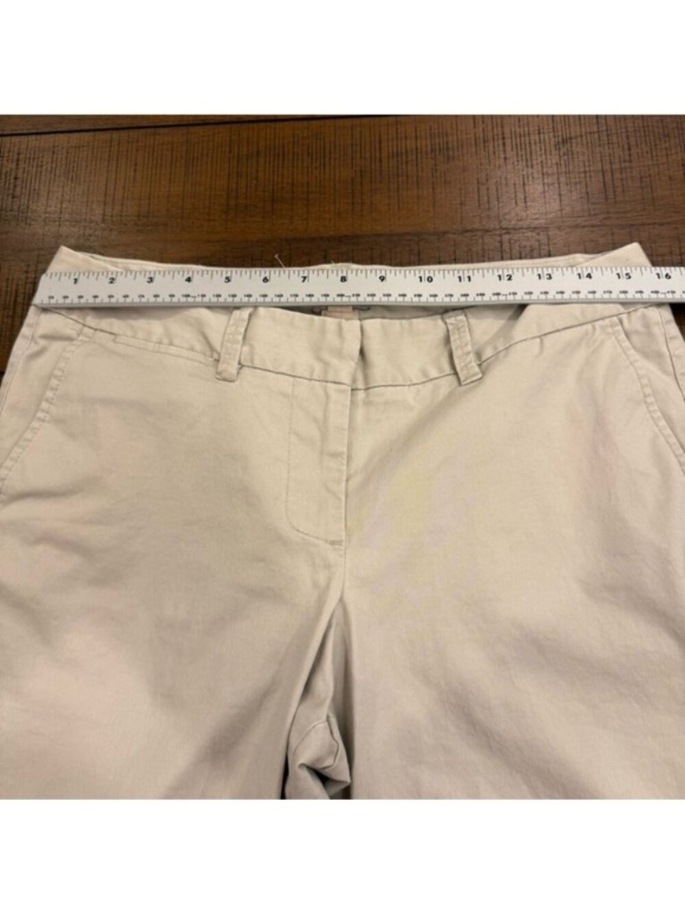 L.L. Bean Women’s Classic Chino Shorts Size 10 Beige Style 0GLU3 Mid Rise Khaki - Picture 8 of 12